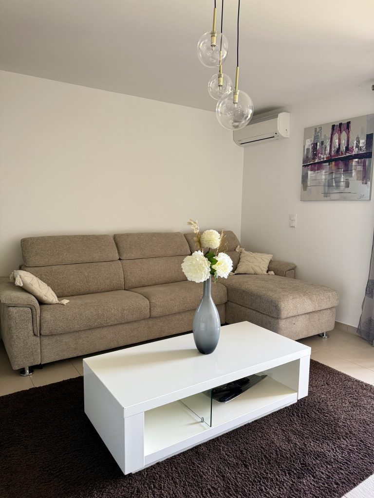 Salon Cala Ross Appart. Logement de vacances pour 4 sur la commune de Lecci en Corse du Sud