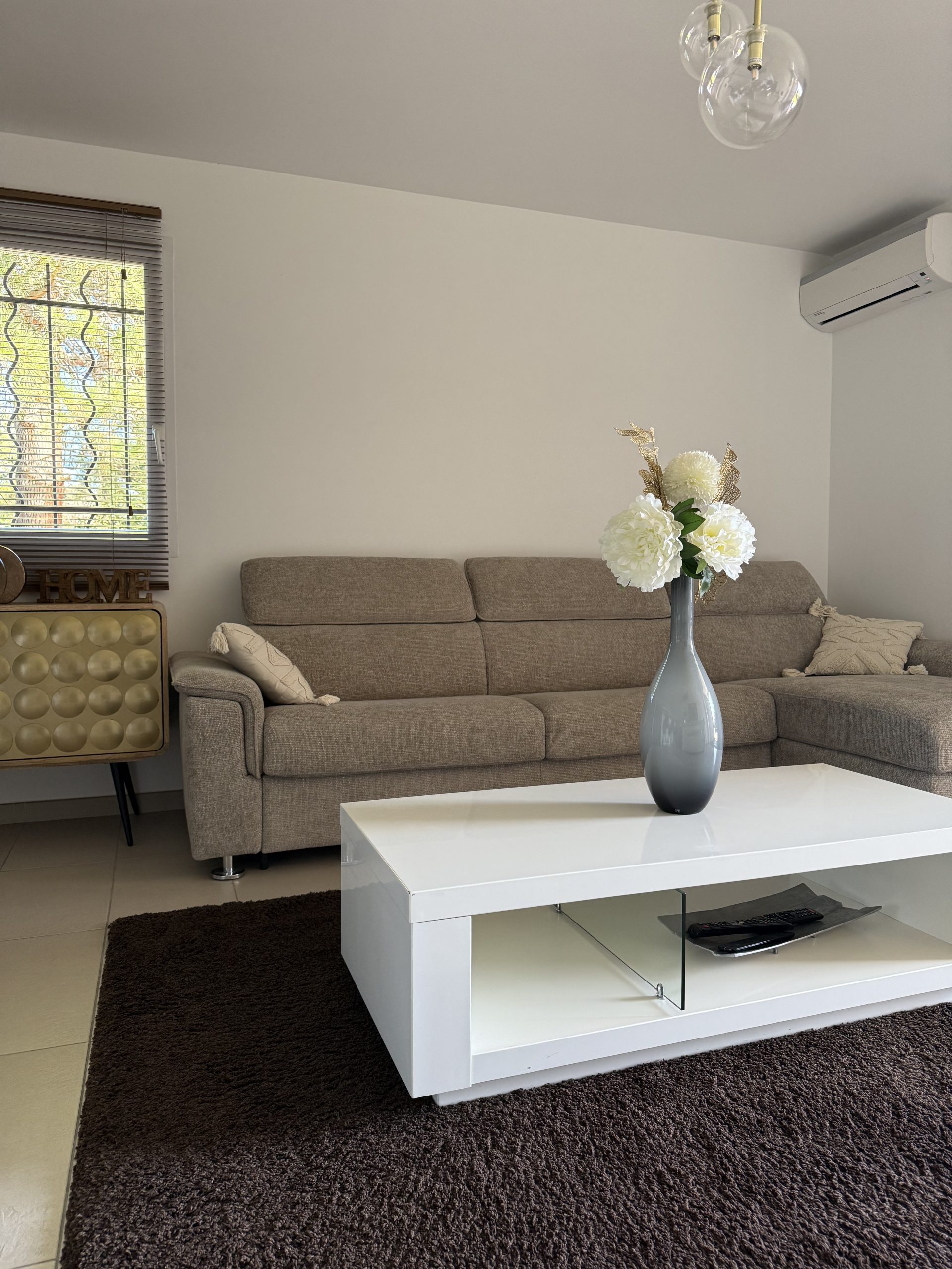 Salon avec canapé convertible en 160 Cala Ross'Appart Corse du sud couchage double confortable